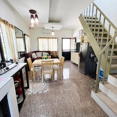 Beach Resorts Walking Distance To The Town House Davao City Extérieur photo