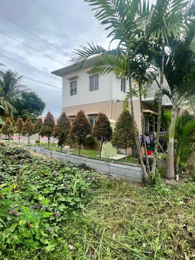 Beach Resorts Walking Distance To The Town House Davao City Extérieur photo
