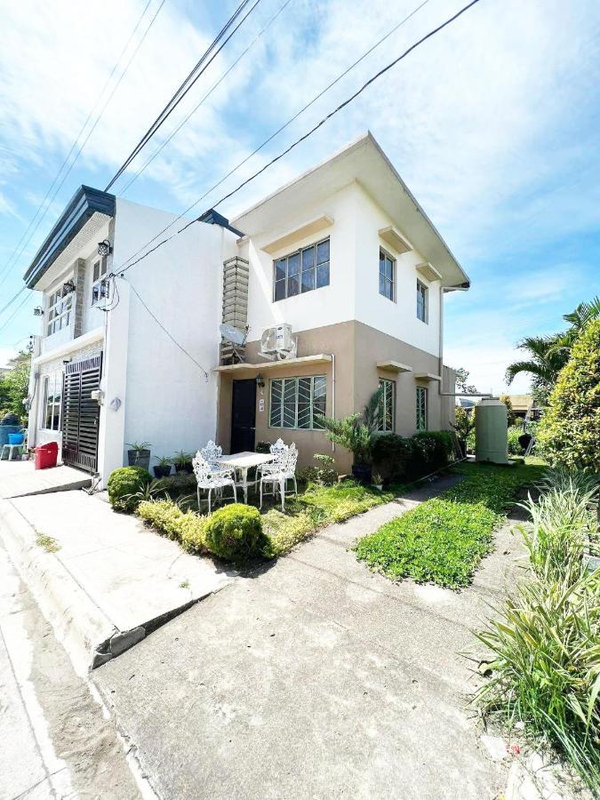 Beach Resorts Walking Distance To The Town House Davao City Extérieur photo