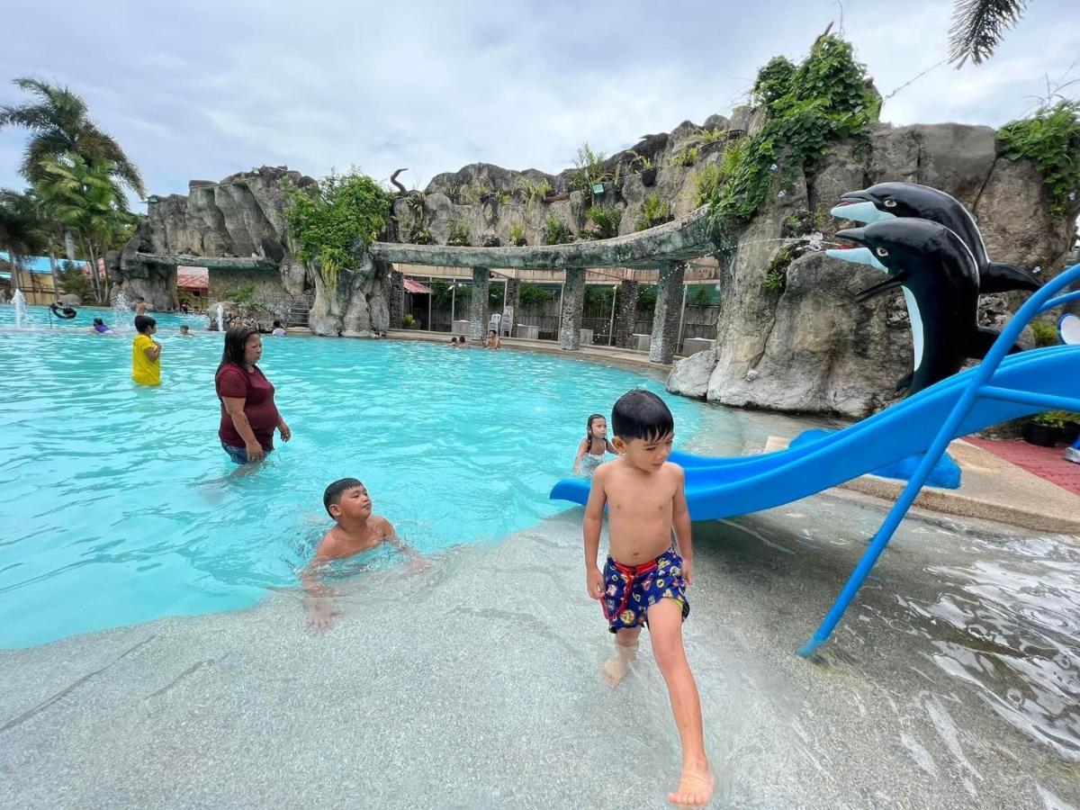 Beach Resorts Walking Distance To The Town House Davao City Extérieur photo